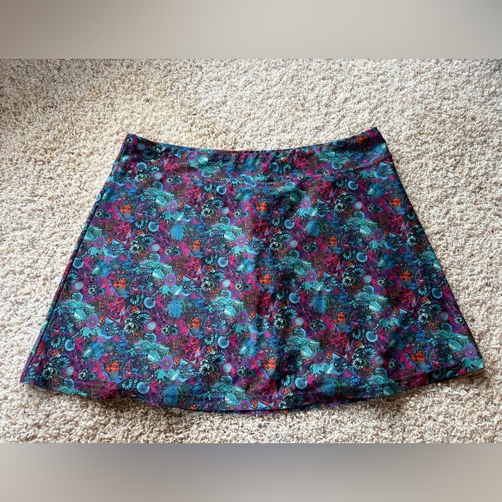 YOUER skort size XL; good condition; build in shorts